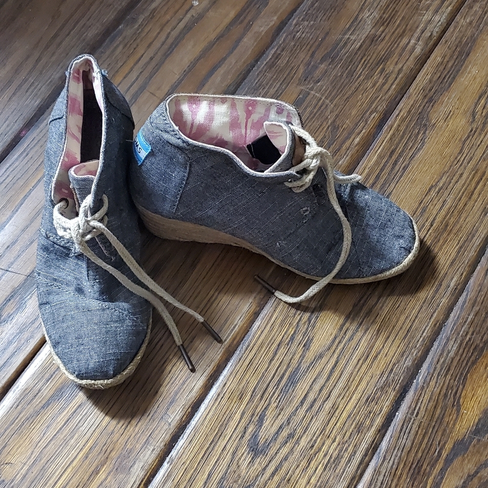 Tom's shoes